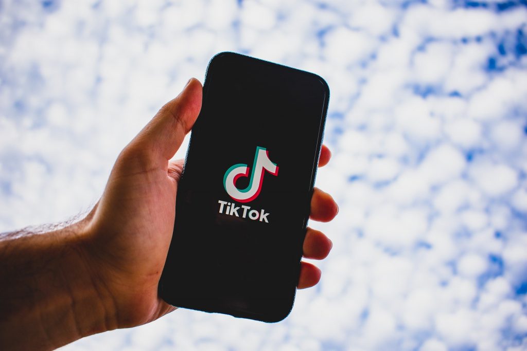 TIK TOK : origine d’une nouvelle habitude chez 1 milliard de personnes